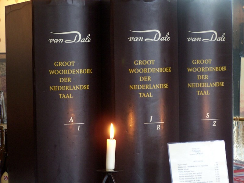 Van Dale staakt ‘Woord van het Jaar’-verkiezing in laffe actie