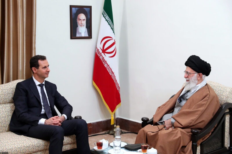 Rebellen pakken Damascus, Assad gevlucht